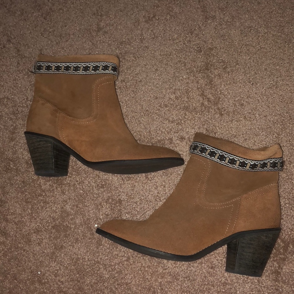 Steve Madden western suede booties